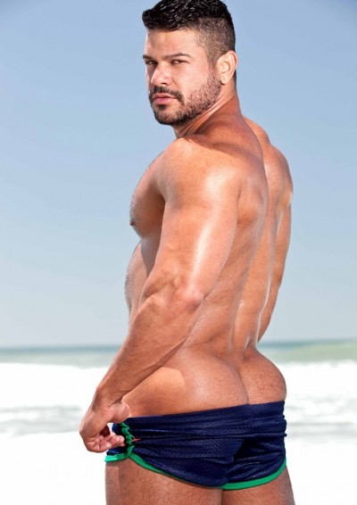 Robert-Gonzalez-by-Ed-Olen-sexy-male-model-muscular-ass-butt-beach-photo-shoot-2