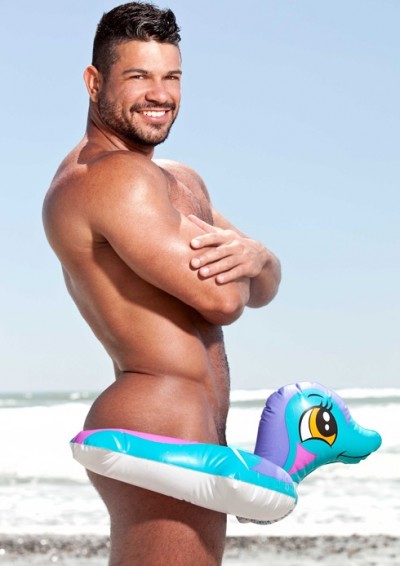 Robert-Gonzalez-by-Ed-Olen-sexy-male-model-muscular-ass-butt-beach-photo-shoot-4