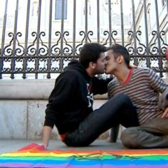 ¡A besarnos todos en misa!