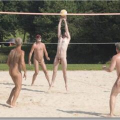 Nudismo Gay: ¿Experiencia alternativa o excusa para el sexo?