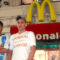 Besaton gay en Mc Donalds de Buenos Aires
