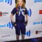Madonna entrega a Anderson Cooper el premio GLAAD disfrazada de boy scout