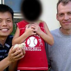 Una pareja homosexual de EE.UU. violó durante años a su hijo y grabó pornografía con él