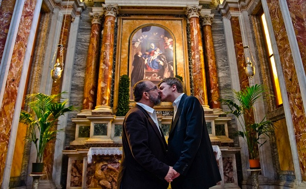 Ruido en la red: Besos en el altar