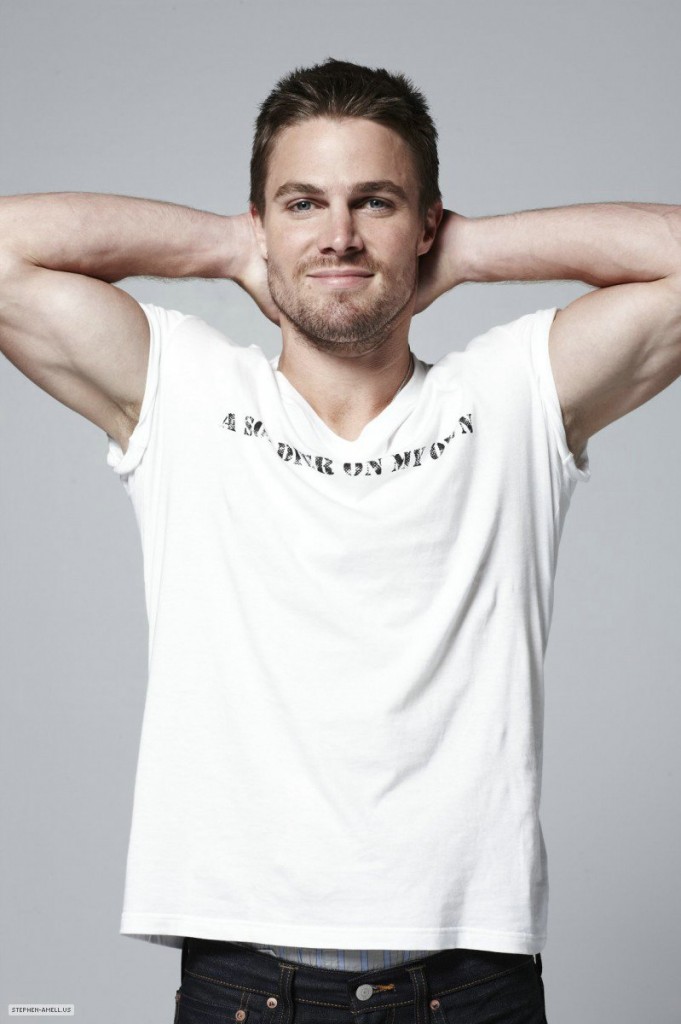 photoshoot-stephen-amell-33338102-799-1200-681x1024