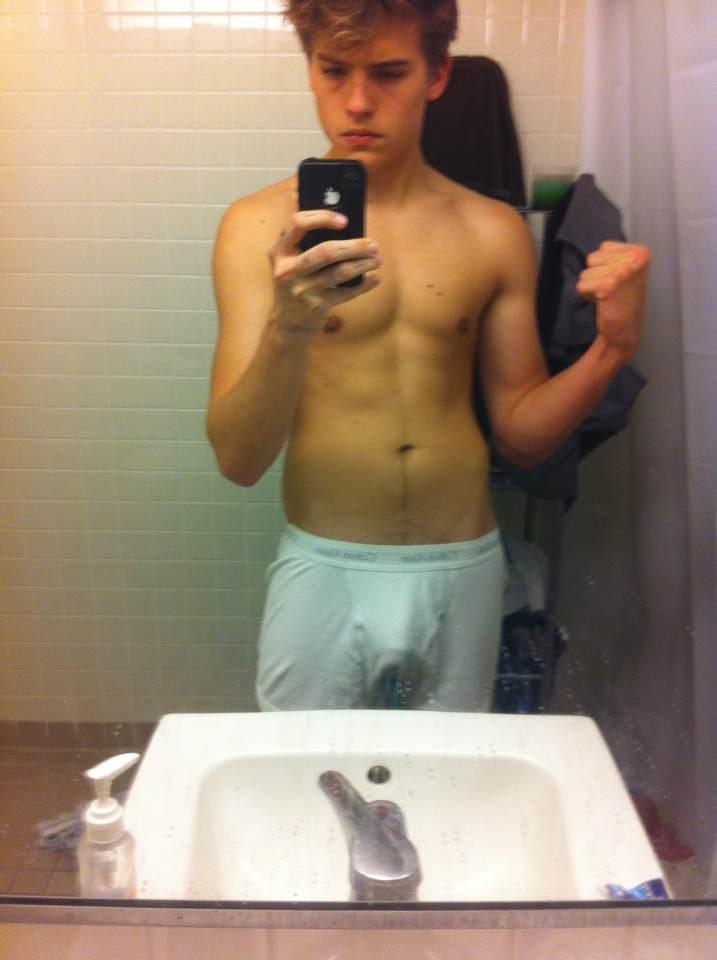 dylan_sprouse_desnudo_1