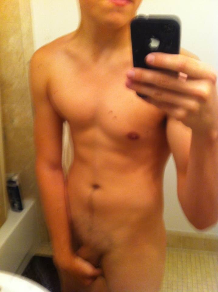 dylan_sprouse_desnudo_2