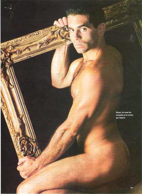 Andrés posando desnudo para la revista argentina Imperio