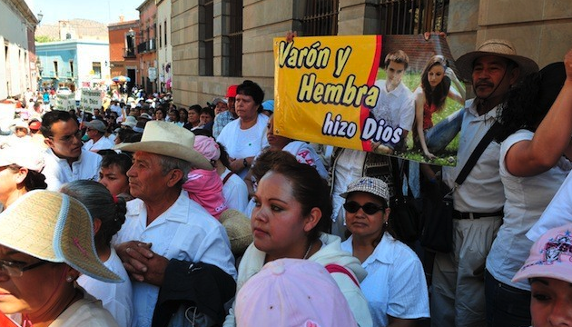 Católicos aceptan más el aborto que el matrimonio igualitario