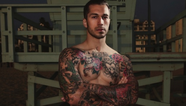 Alex Minsky desnudo, el héroe americano que perdió una pierna en la guerra