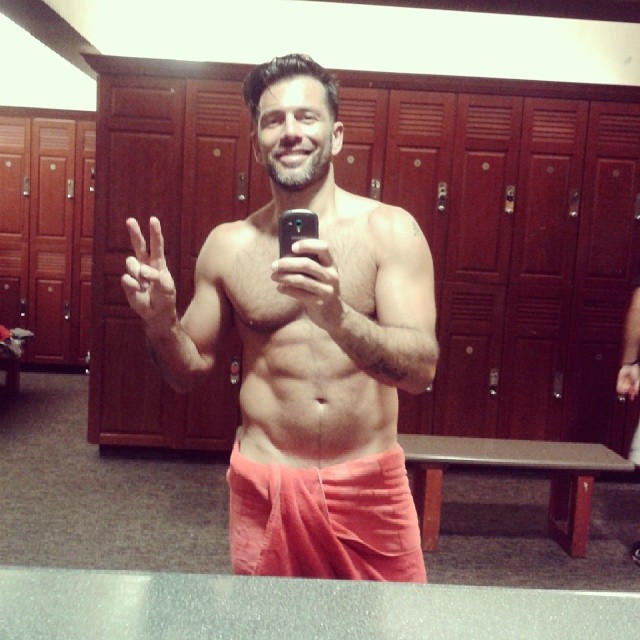 1736894_259574950877370_2112207745_n