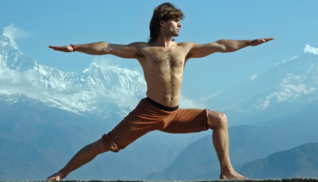 5 asanas del yoga que ayudan a mejorar a un activo