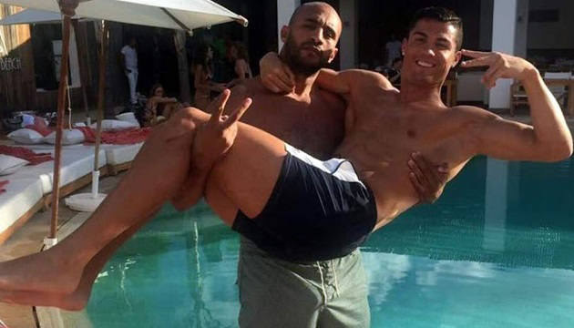 THE SUN: “CRISTIANO RONALDO TIENE UNA RELACIÓN GAY”