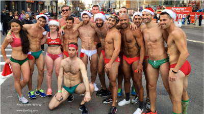 171215 CIENTOS DE HOMBRES EN ROPA INTERIOR CORRIERON EN EL BOSTON SANTA SPEEDO RUN 2015. FOTO 1