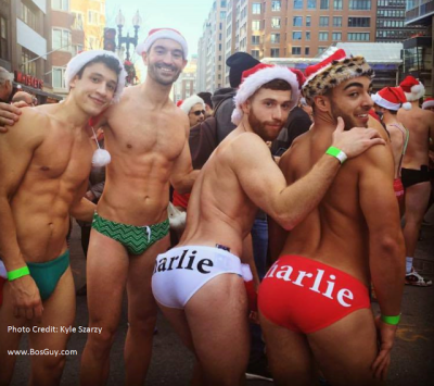 171215 CIENTOS DE HOMBRES EN ROPA INTERIOR CORRIERON EN EL BOSTON SANTA SPEEDO RUN 2015. FOTO 11