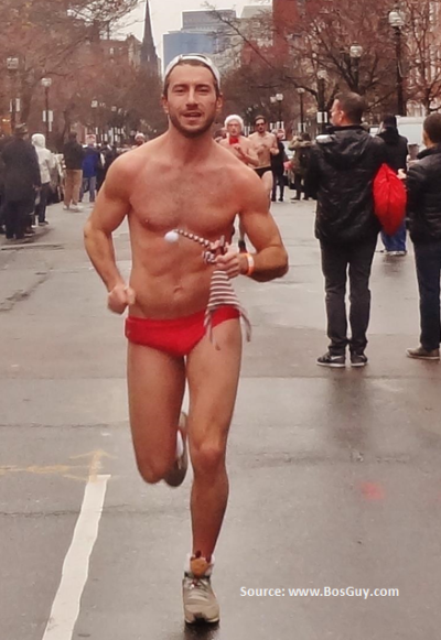 171215 CIENTOS DE HOMBRES EN ROPA INTERIOR CORRIERON EN EL BOSTON SANTA SPEEDO RUN 2015. FOTO 9