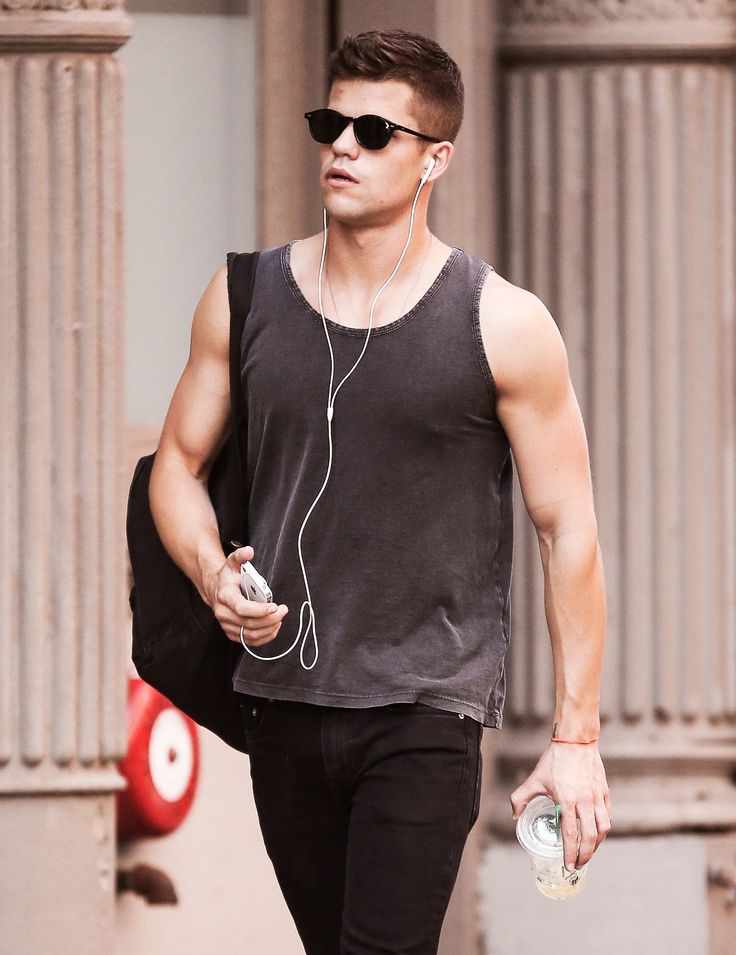 Charlie Carver Hot