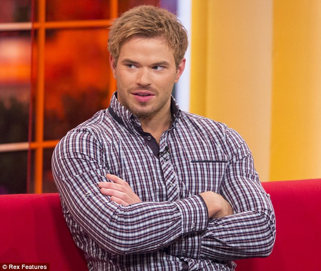 04032016 KELLAN LUTZ NO SE CANSA DE REPETIR QUE NO ES GAY foto 1