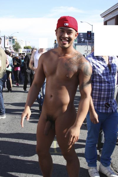 Hombres desnudos se toman las calles foto 5