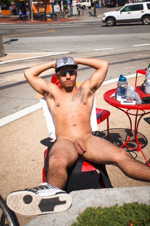 Hombres desnudos se toman las calles foto 7