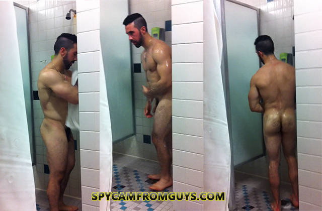spycam-sexy-guy-naked-shower-gym